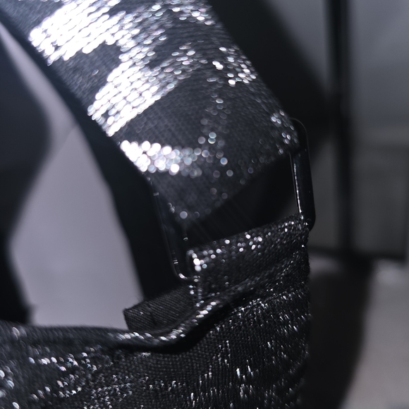 New Michael kors Signature Hat blk & Silver - Picture 13 of 14